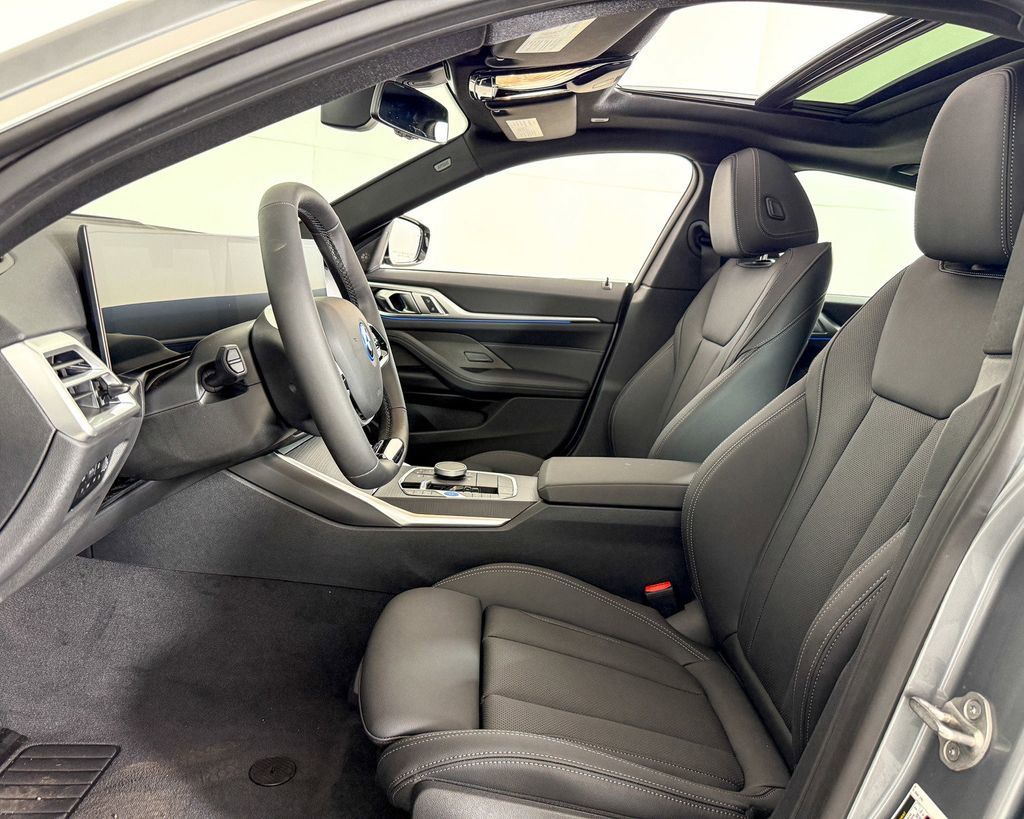 Thumbnail: 2025 BMW i4 - 34