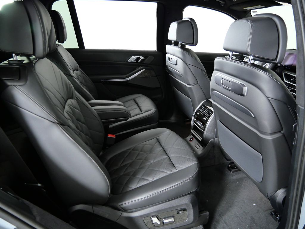 Thumbnail: 2026 BMW X7 - 26