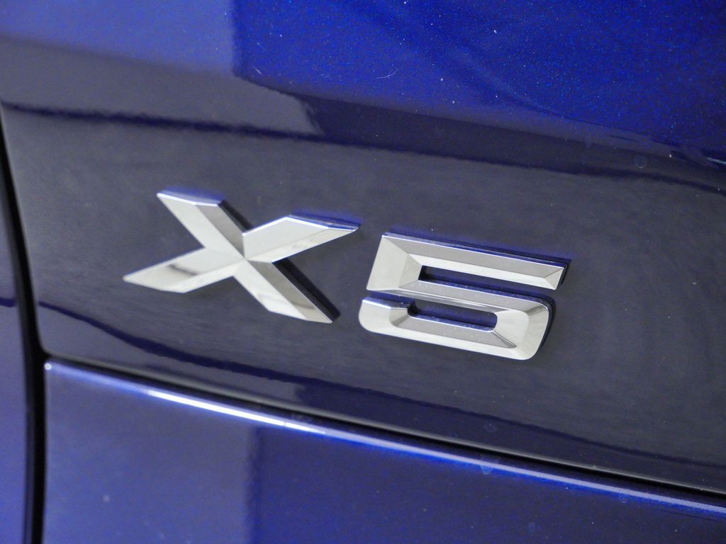 Thumbnail: 2026 BMW X5 - 13