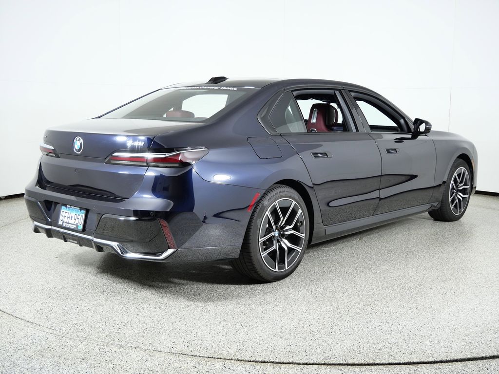 Thumbnail: 2025 BMW 7 Series - 10