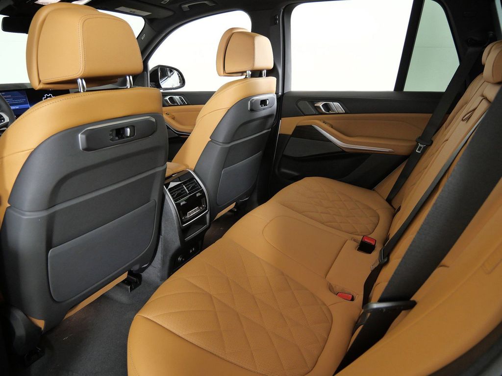 Thumbnail: 2026 BMW X5 - 32