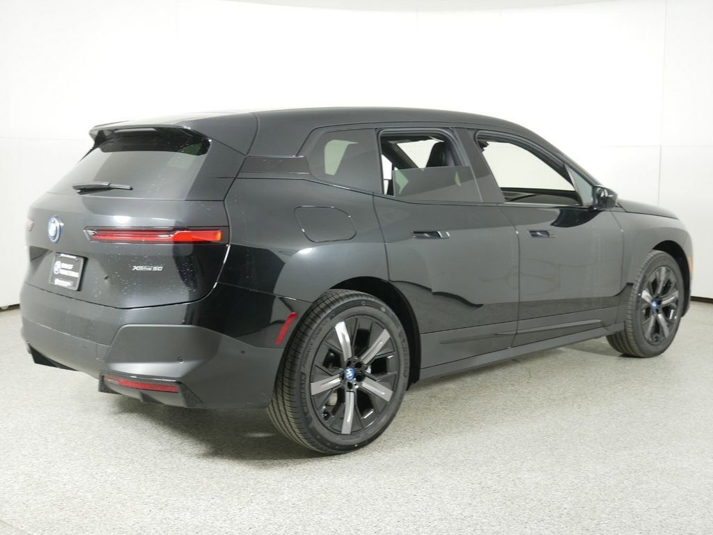 Thumbnail: 2025 BMW iX - 10