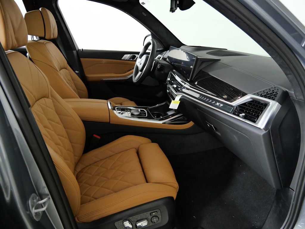 Thumbnail: 2026 BMW X7 - 22