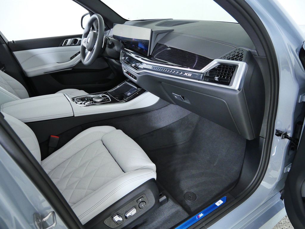 Thumbnail: 2026 BMW X5 - 19