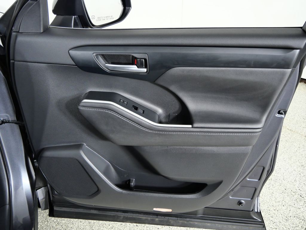 Thumbnail: 2020 Toyota Highlander - 20