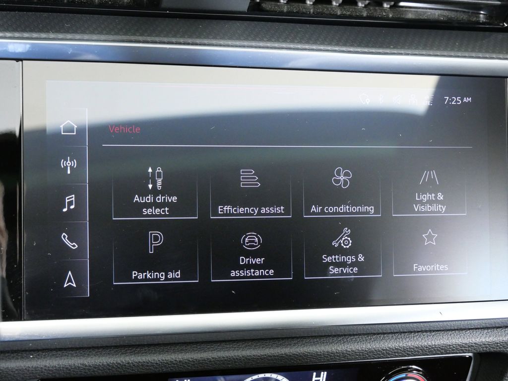 Thumbnail: 2022 Audi Q3 - 44