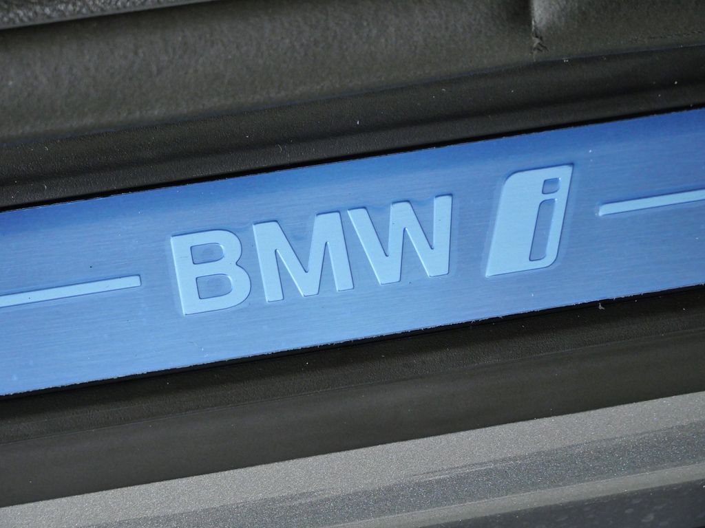 Thumbnail: 2026 BMW i4 - 23