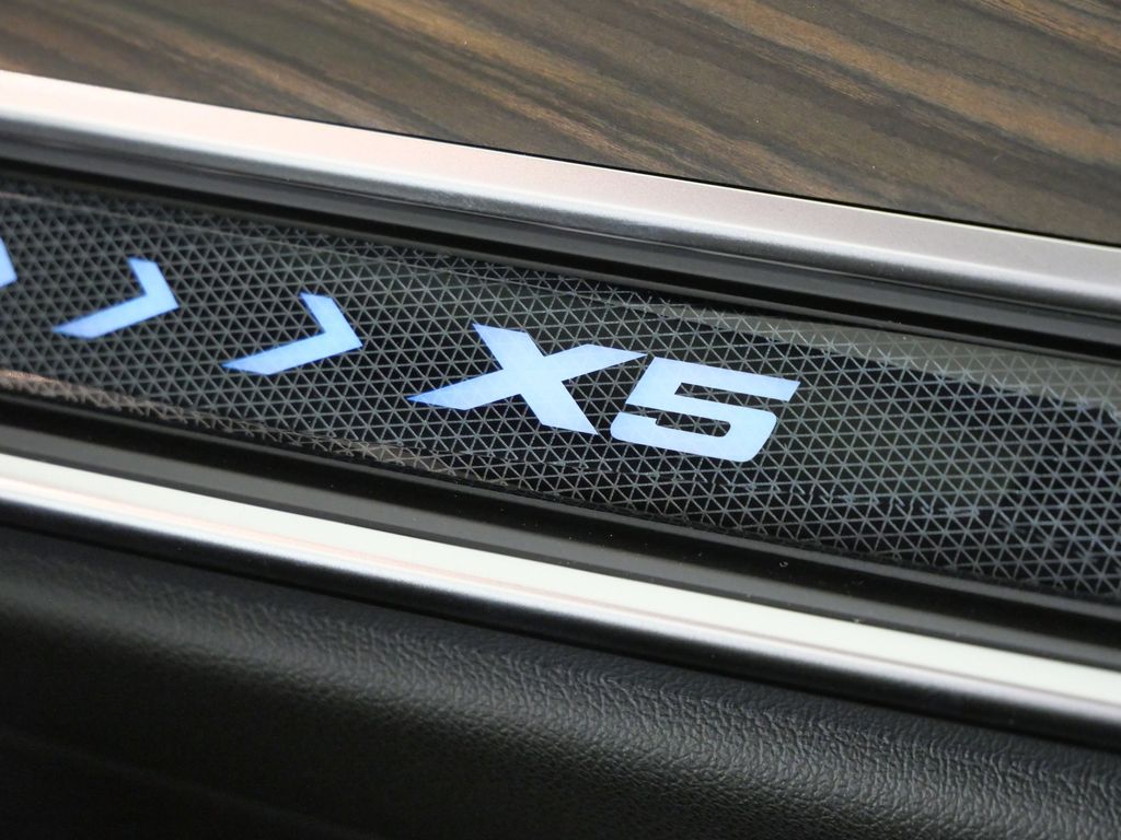 Thumbnail: 2026 BMW X5 - 24