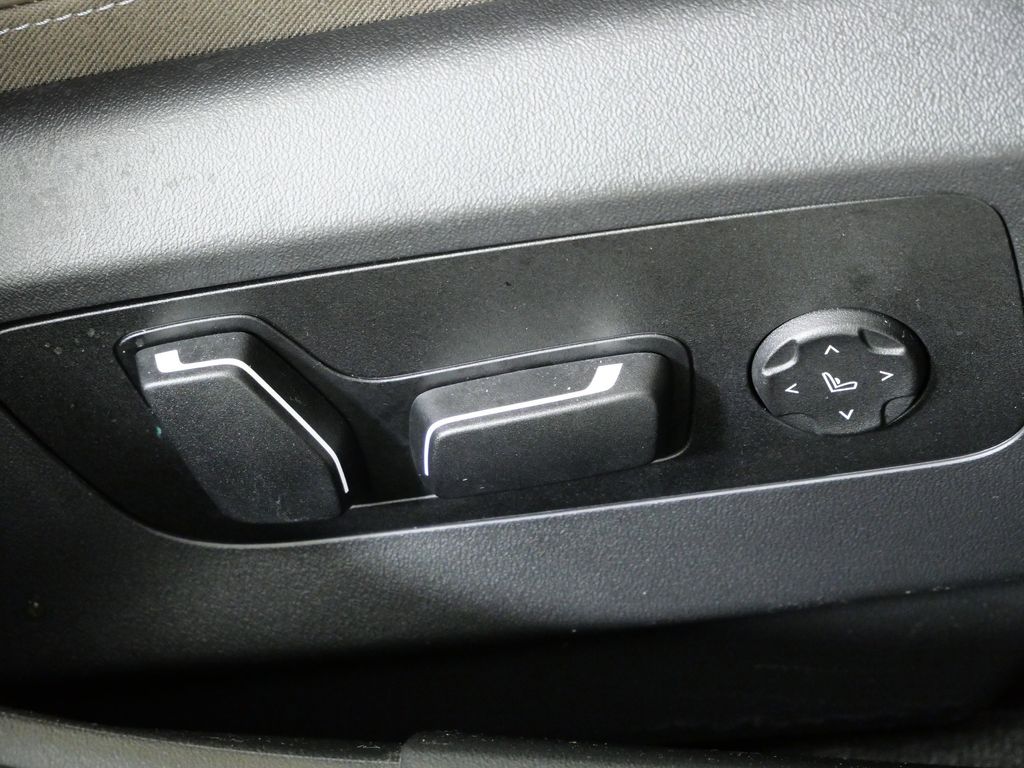 Thumbnail: 2025 BMW 5 Series - 27