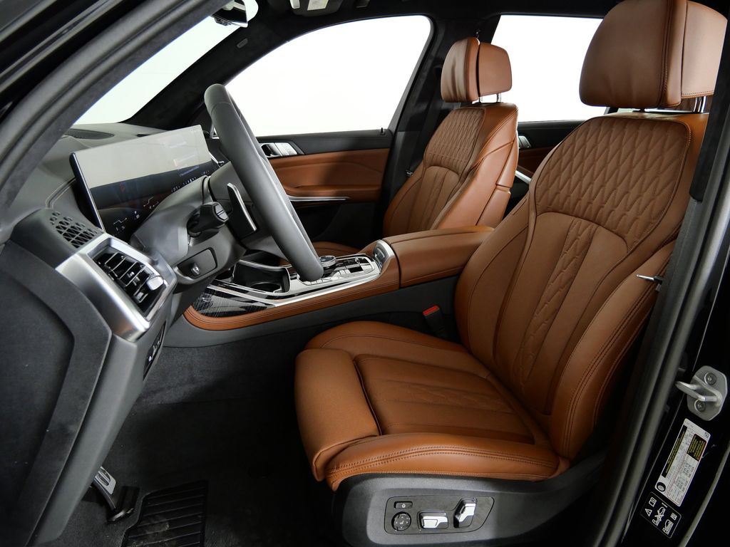 Thumbnail: 2026 BMW X7 - 38