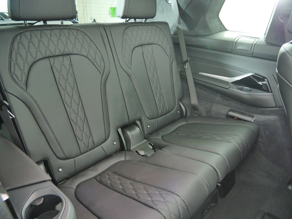 Thumbnail: 2026 BMW X7 - 28