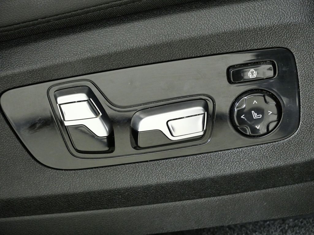 Thumbnail: 2019 BMW X7 - 23