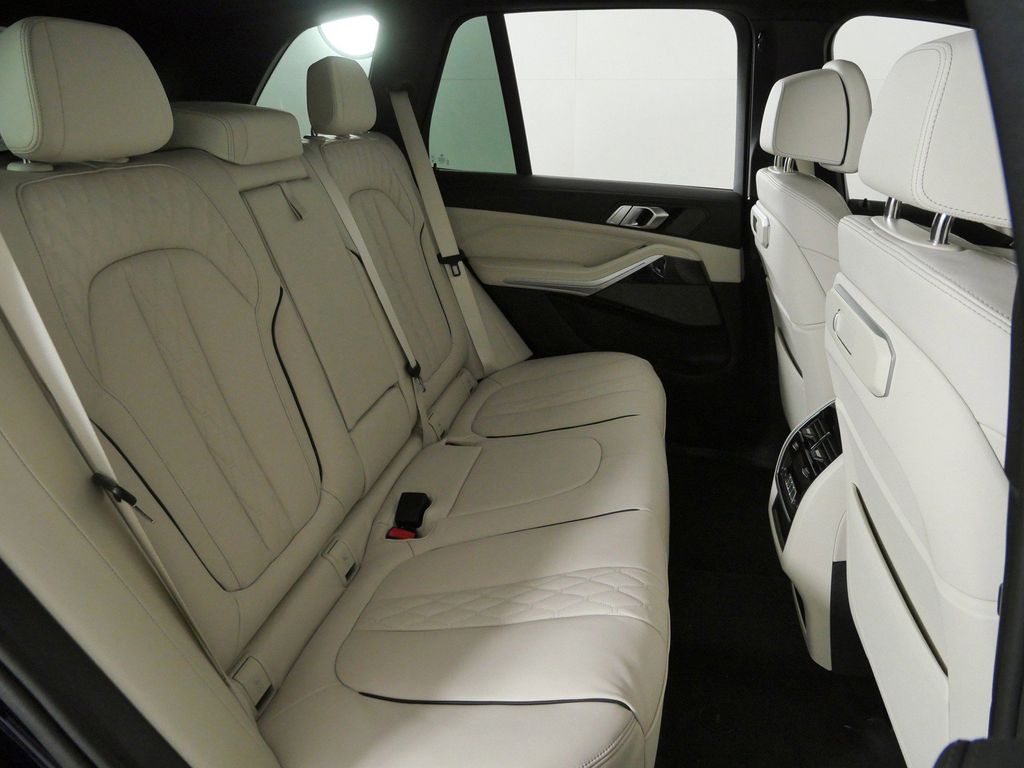 Thumbnail: 2026 BMW X5 - 27