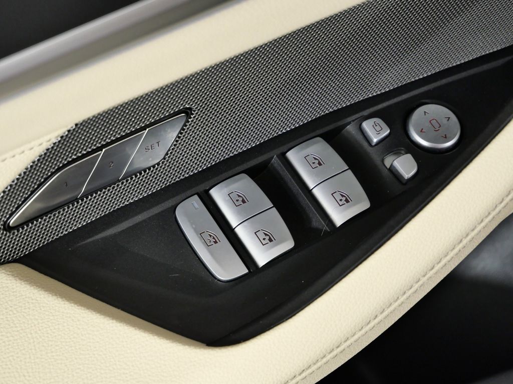 Thumbnail: 2025 BMW i4 - 40