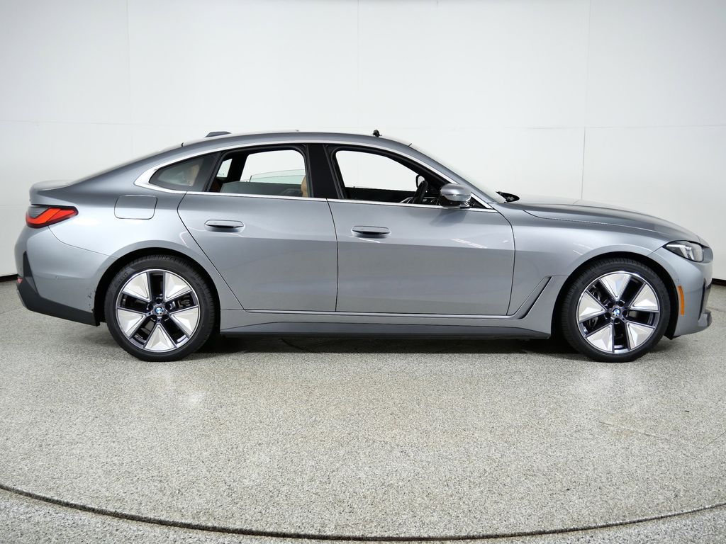 Thumbnail: 2025 BMW i4 - 9
