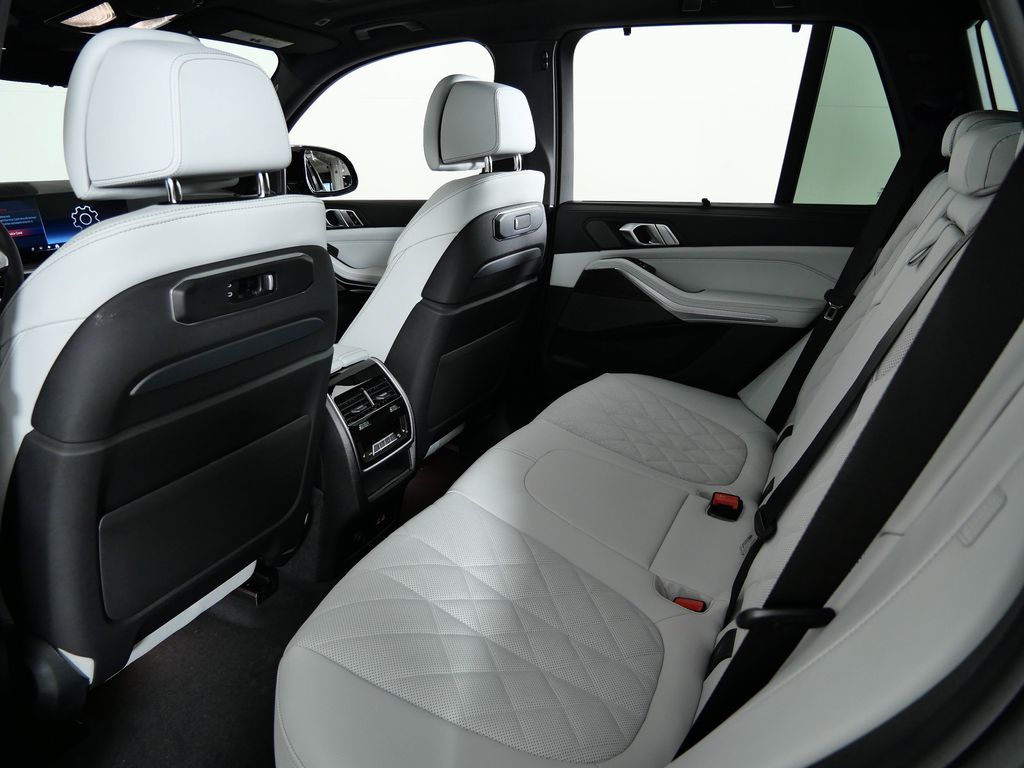 Thumbnail: 2026 BMW X5 - 32