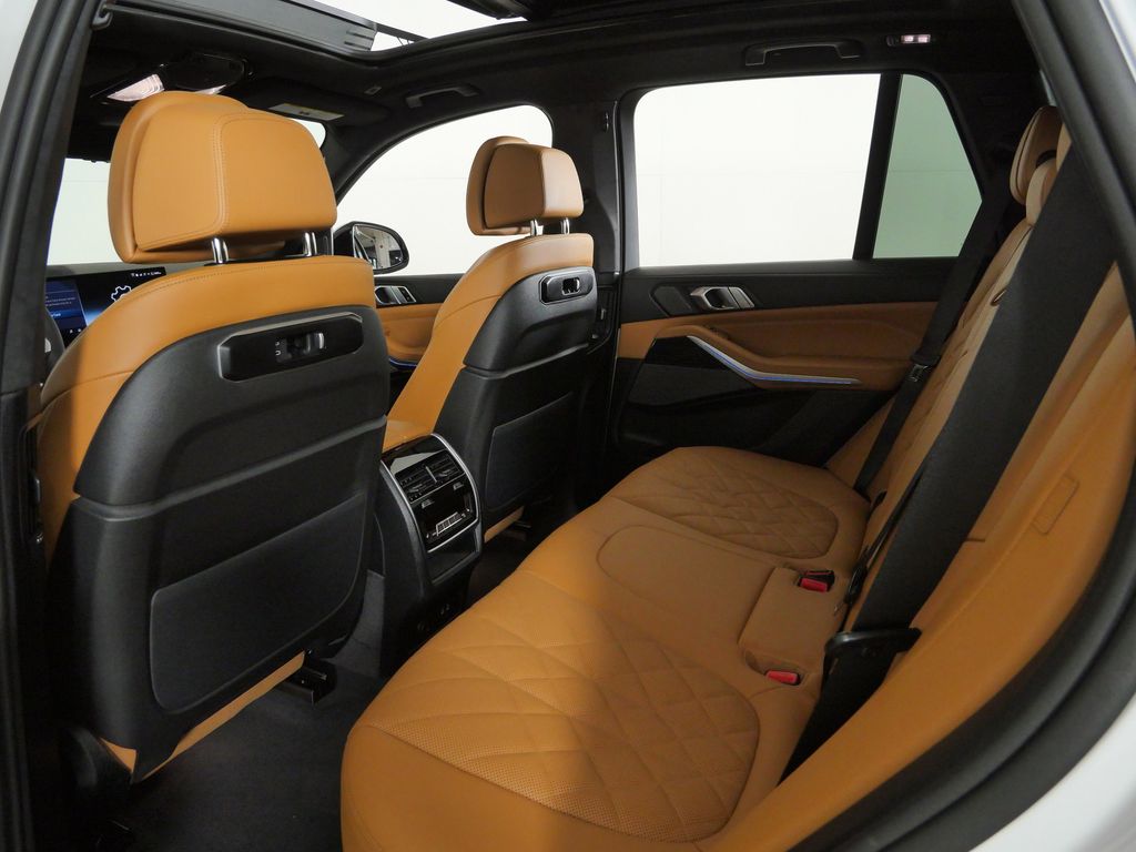 Thumbnail: 2026 BMW X5 - 32