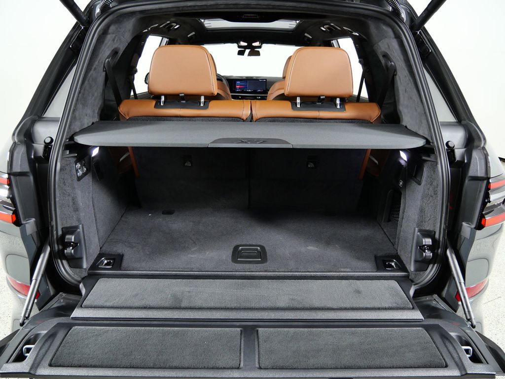Thumbnail: 2026 BMW X7 - 28