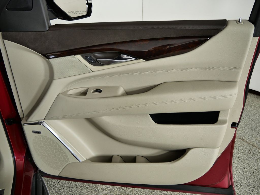 Thumbnail: 2015 Cadillac Escalade - 20