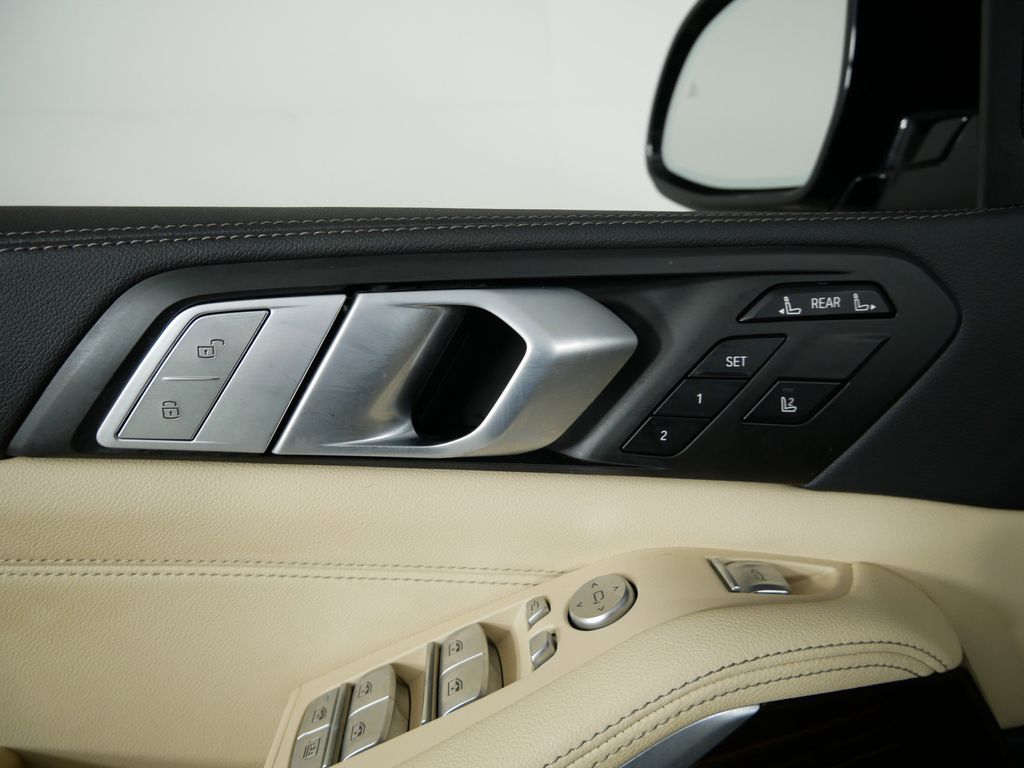 Thumbnail: 2021 BMW X7 - 36
