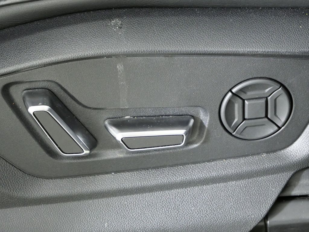 Thumbnail: 2023 Audi SQ8 - 22