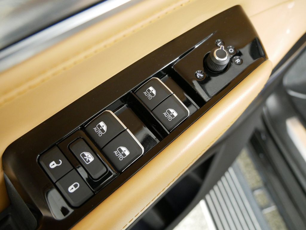 2022 Jeep Grand Wagoneer Series III 35