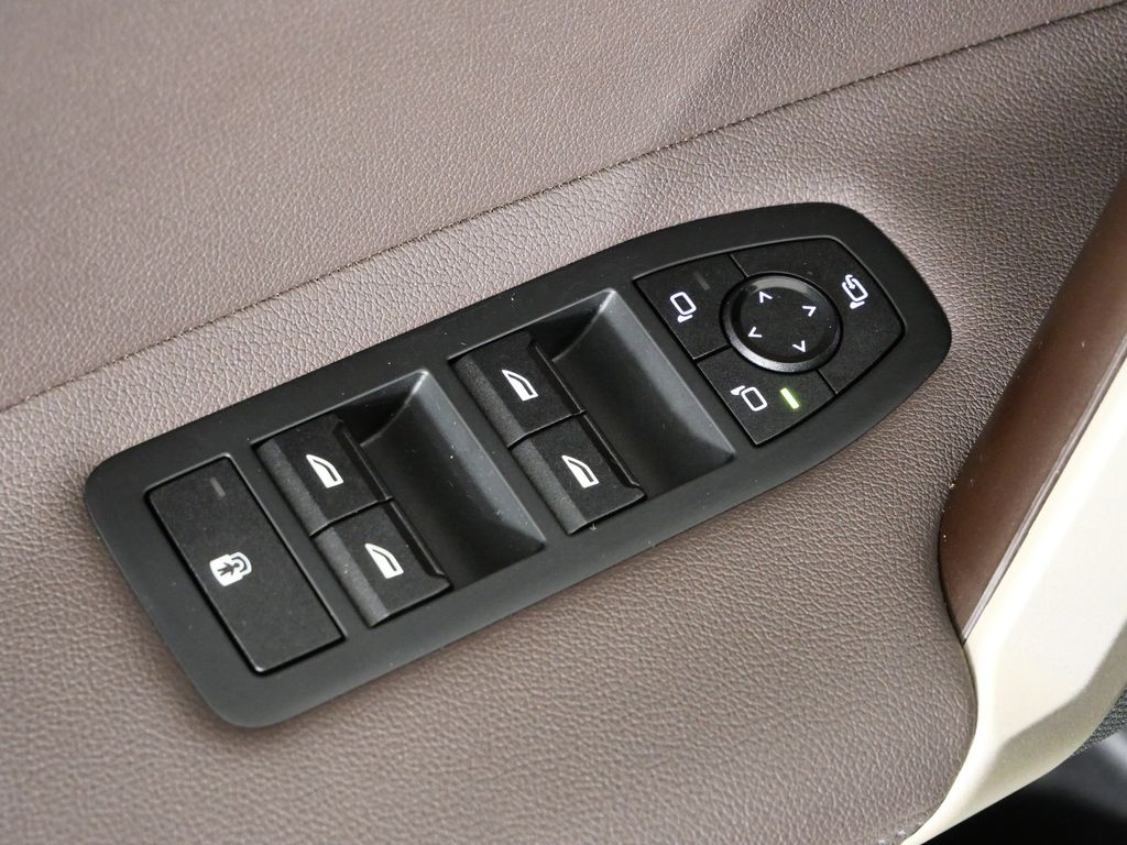 Thumbnail: 2025 BMW iX - 40