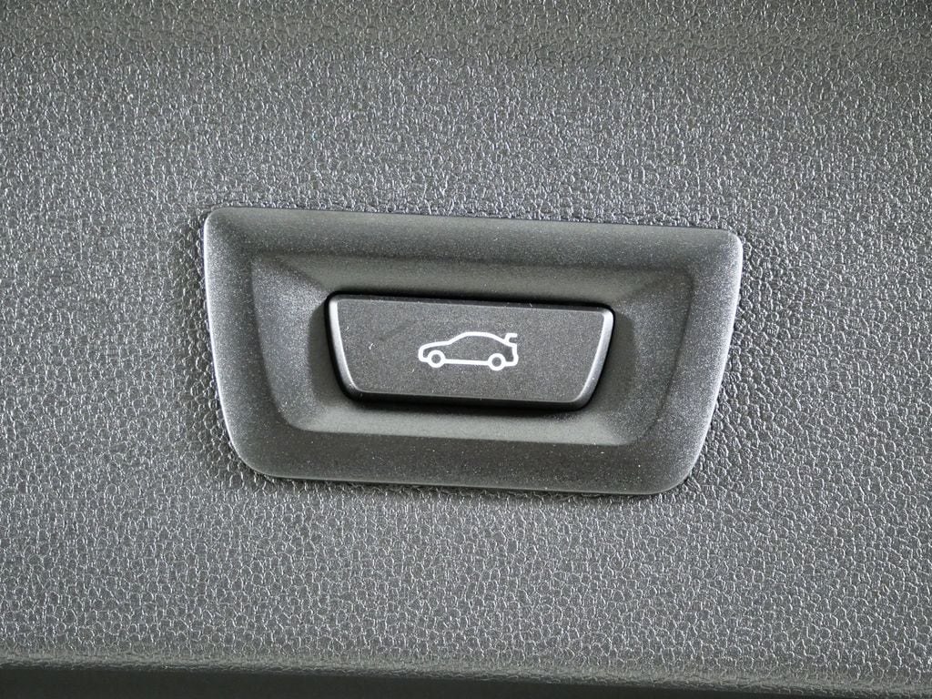 Thumbnail: 2026 BMW iX - 28