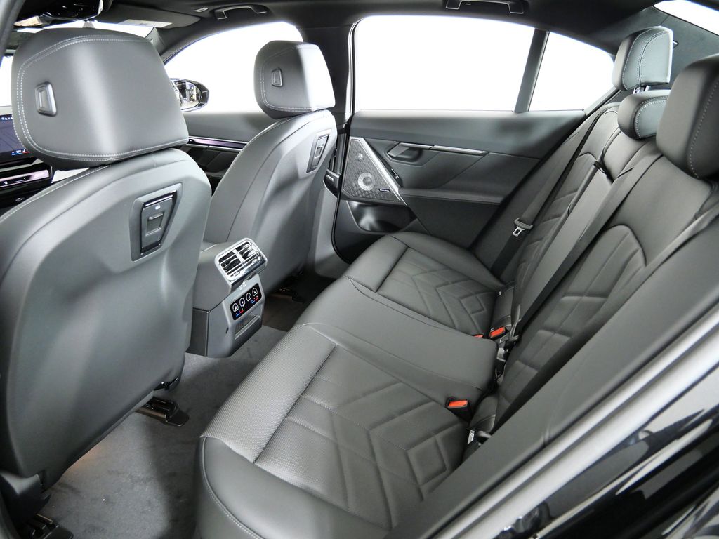 Thumbnail: 2026 BMW 5 Series - 30