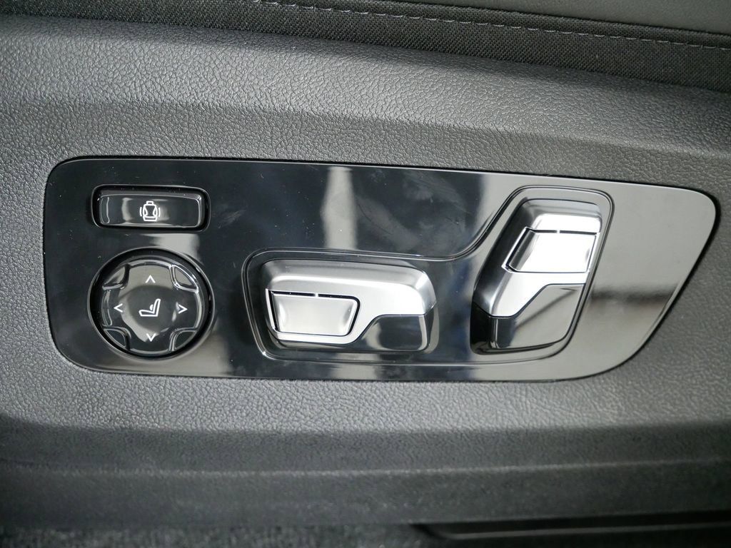 Thumbnail: 2026 BMW X7 - 38