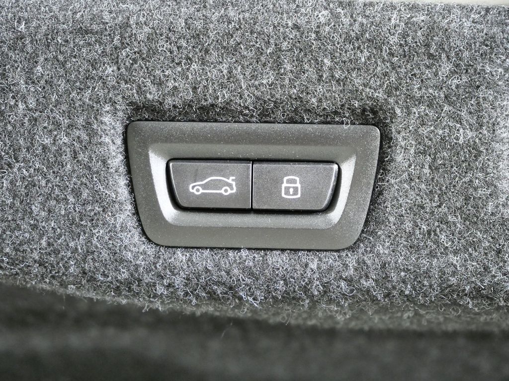 Thumbnail: 2026 BMW i5 - 27