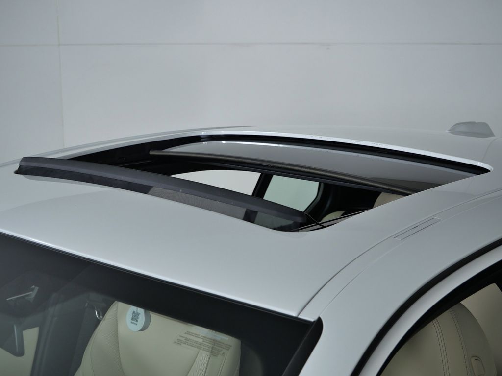 Thumbnail: 2025 BMW 3 Series - 22