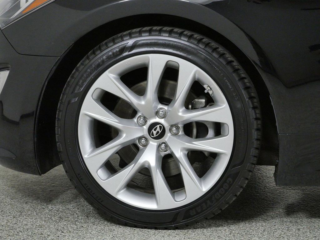 Thumbnail: 2015 Hyundai Genesis - 15