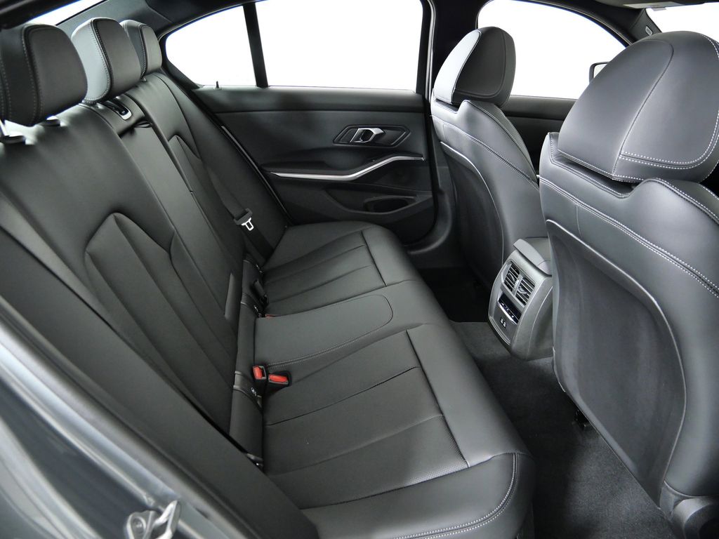 Thumbnail: 2026 BMW 3 Series - 25