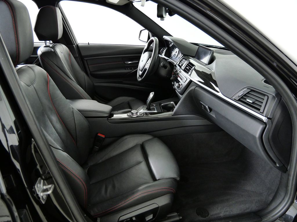 Thumbnail: 2013 BMW 3 Series - 21