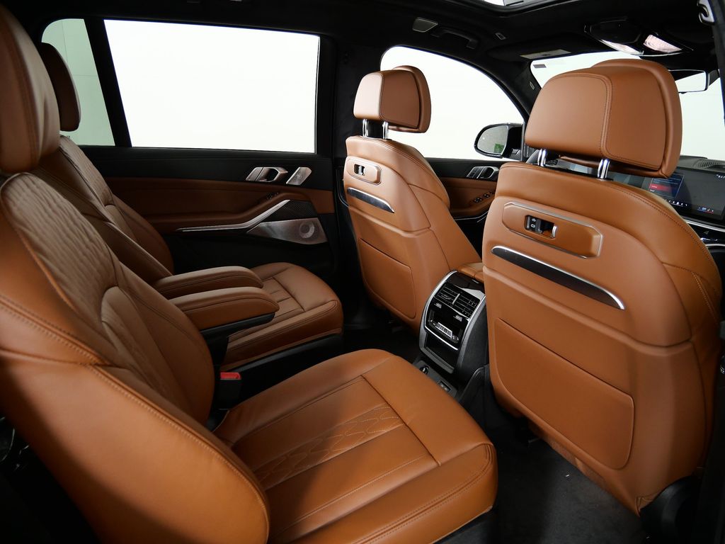 Thumbnail: 2026 BMW X7 - 26