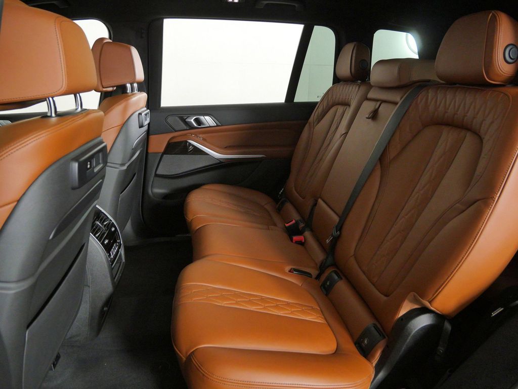 Thumbnail: 2021 BMW X7 - 34