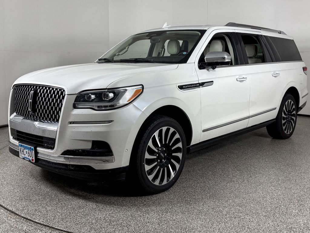 Thumbnail: 2023 Lincoln Navigator - 1