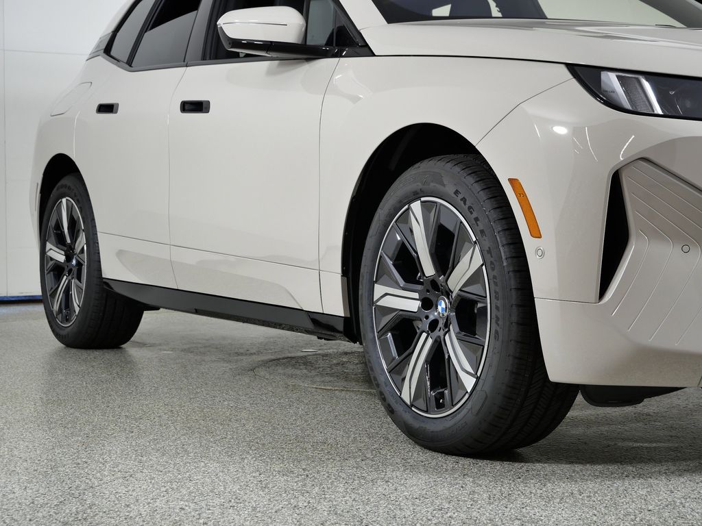 Thumbnail: 2026 BMW iX - 6