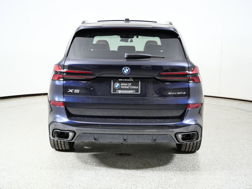 Thumbnail: 2026 BMW X5 - 10