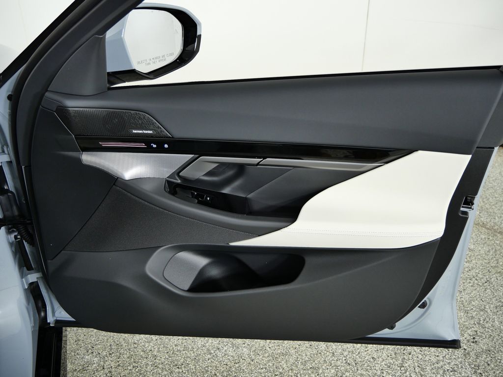 Thumbnail: 2026 BMW 5 Series - 19