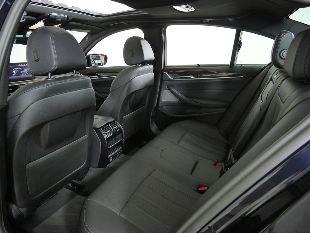 Thumbnail: 2023 BMW 5 Series - 35