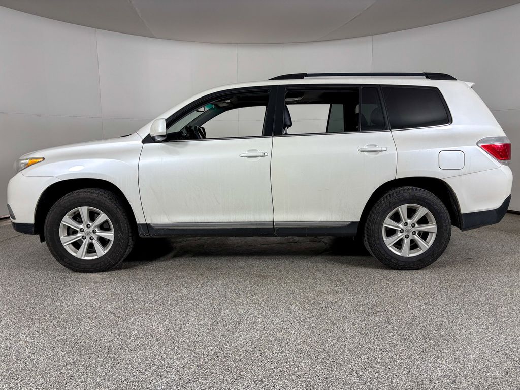 Thumbnail: 2011 Toyota Highlander - 6