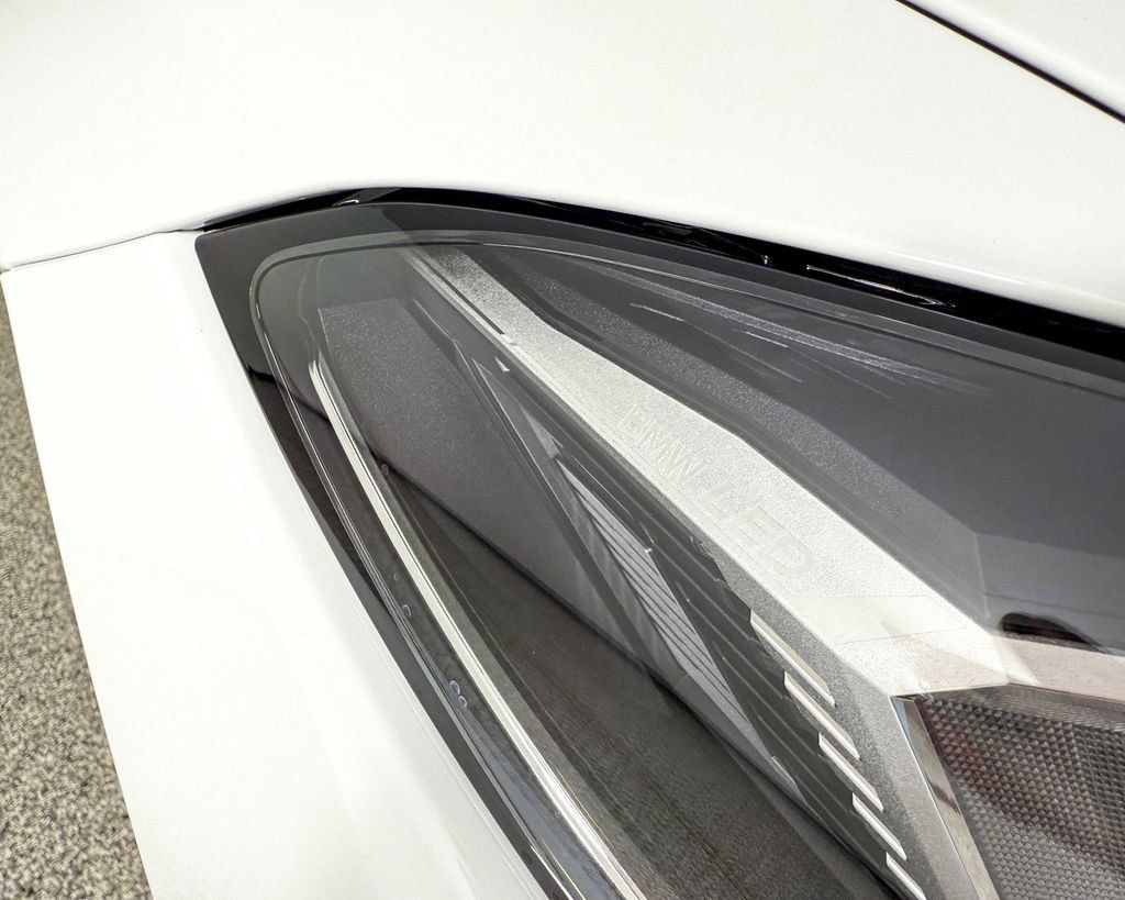 Thumbnail: 2025 BMW i4 - 10