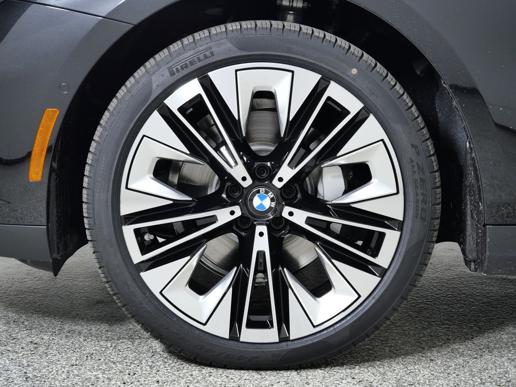 Thumbnail: 2026 BMW 5 Series - 17