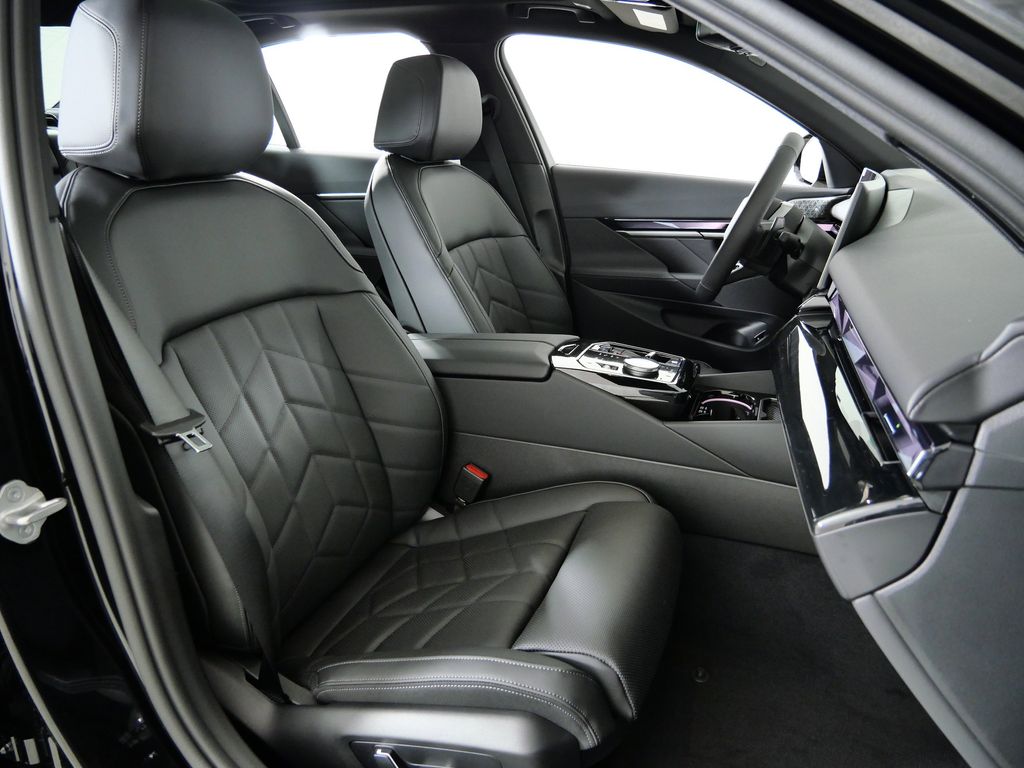 Thumbnail: 2026 BMW 5 Series - 22