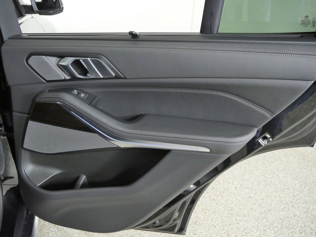 Thumbnail: 2026 BMW X5 - 25