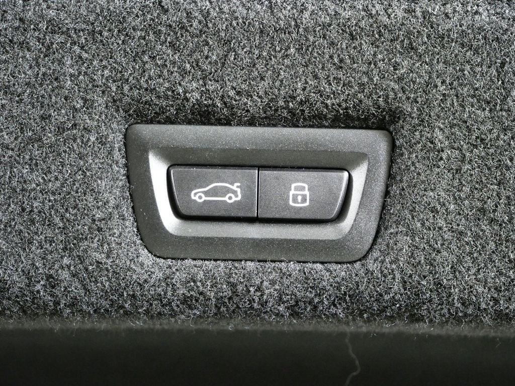 Thumbnail: 2025 BMW 7 Series - 30