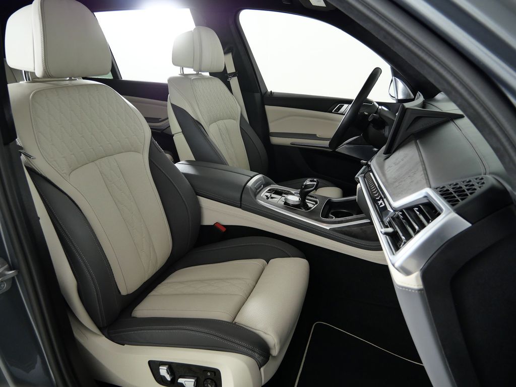 Thumbnail: 2023 BMW X7 - 26