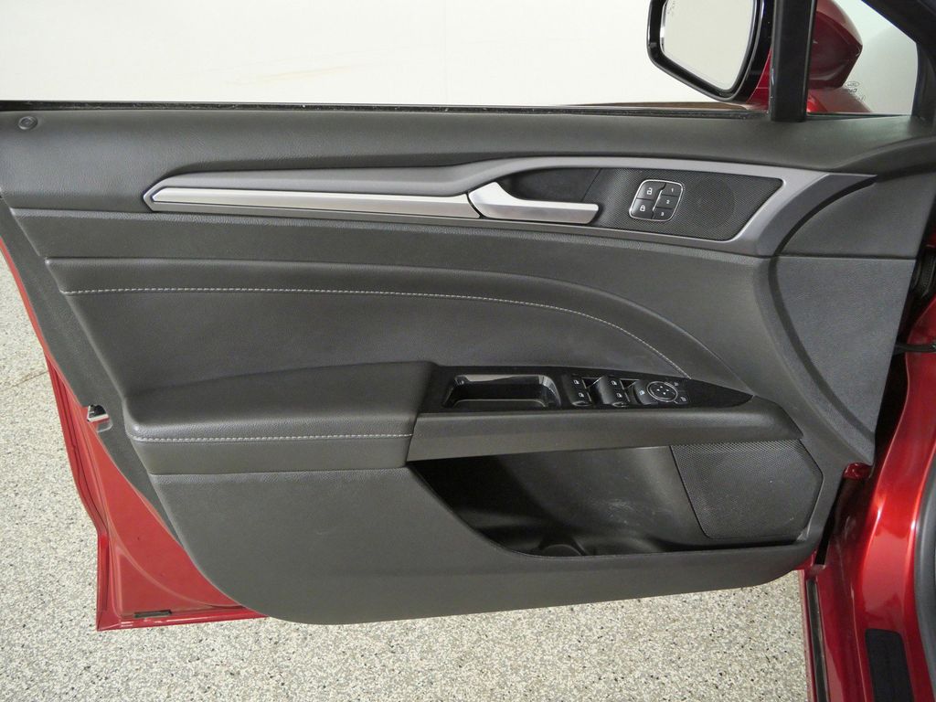Thumbnail: 2013 Ford Fusion - 31